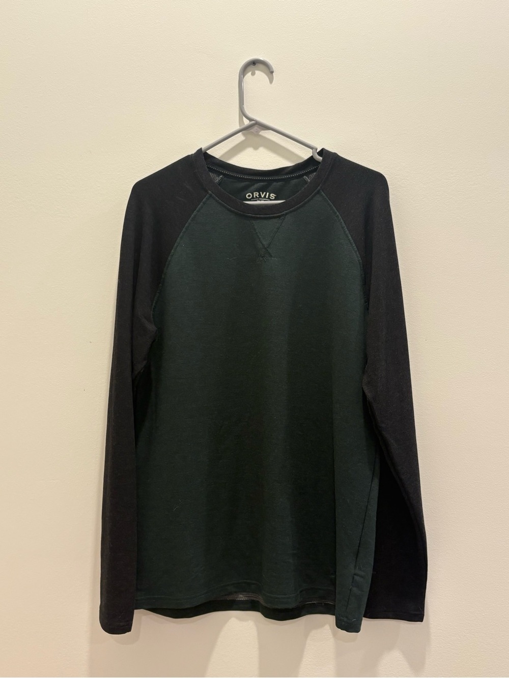 Orvis Long-Sleeve Raglan Crewneck in Forest Green and Black